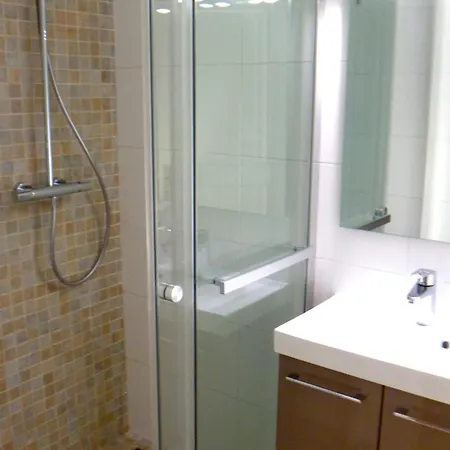 Bed & Breakfast Feline